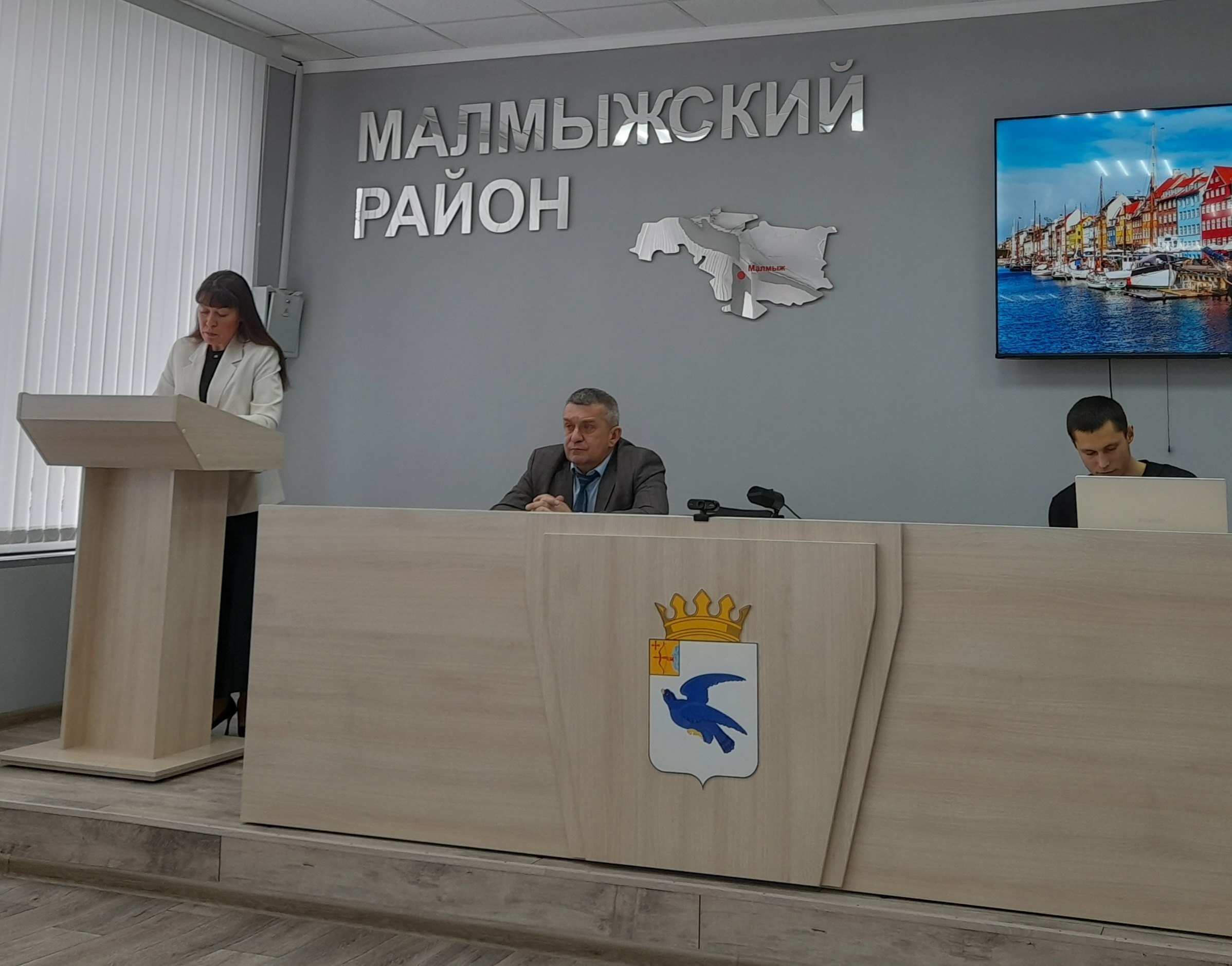 29 апреля 2025 года  глава Малмыжского района   Симонова Э.Л. провел очередное   рабочее совещание с главами городского и сельских поселений..