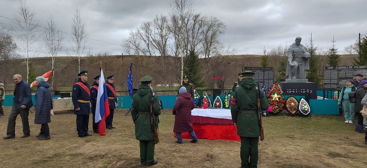 18 апреля в с. Большой Китяк простились с Акмазиковым Станиславом Алексеевичем, погибшим при исполнении воинского долга во время специальной военной операции на Украине.