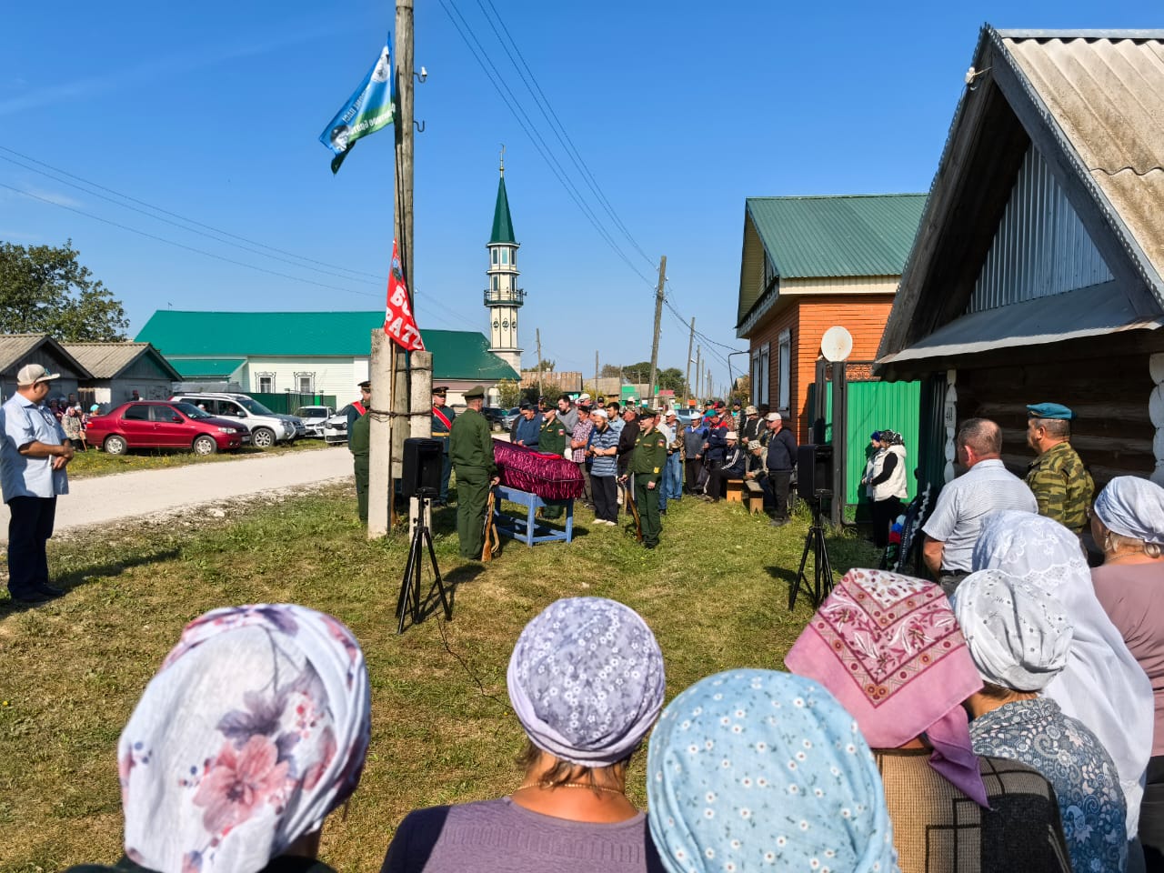 В Малмыжском районе простились с  Худайбергеновым Илгизом Хажибаевичем,  погибшим  при исполнении воинского долга в ходе спецоперации на Украине.