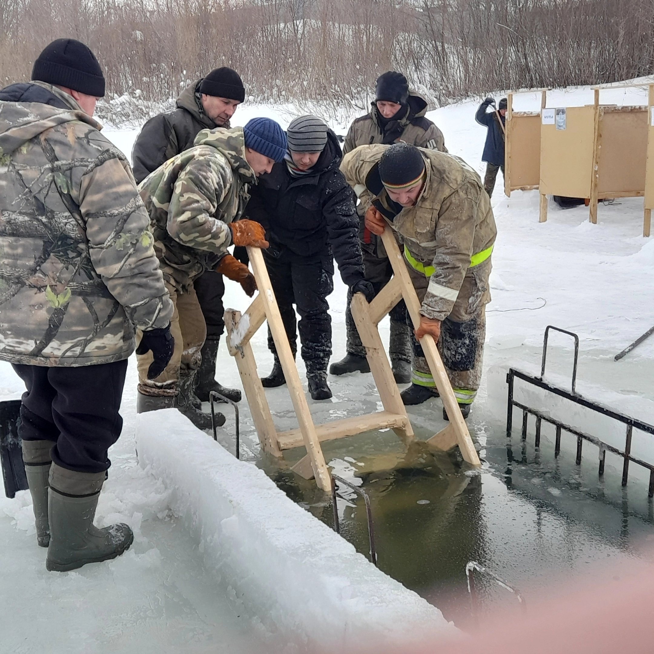 Крещенские купания должны пройти с соблюдением требований безопасности.