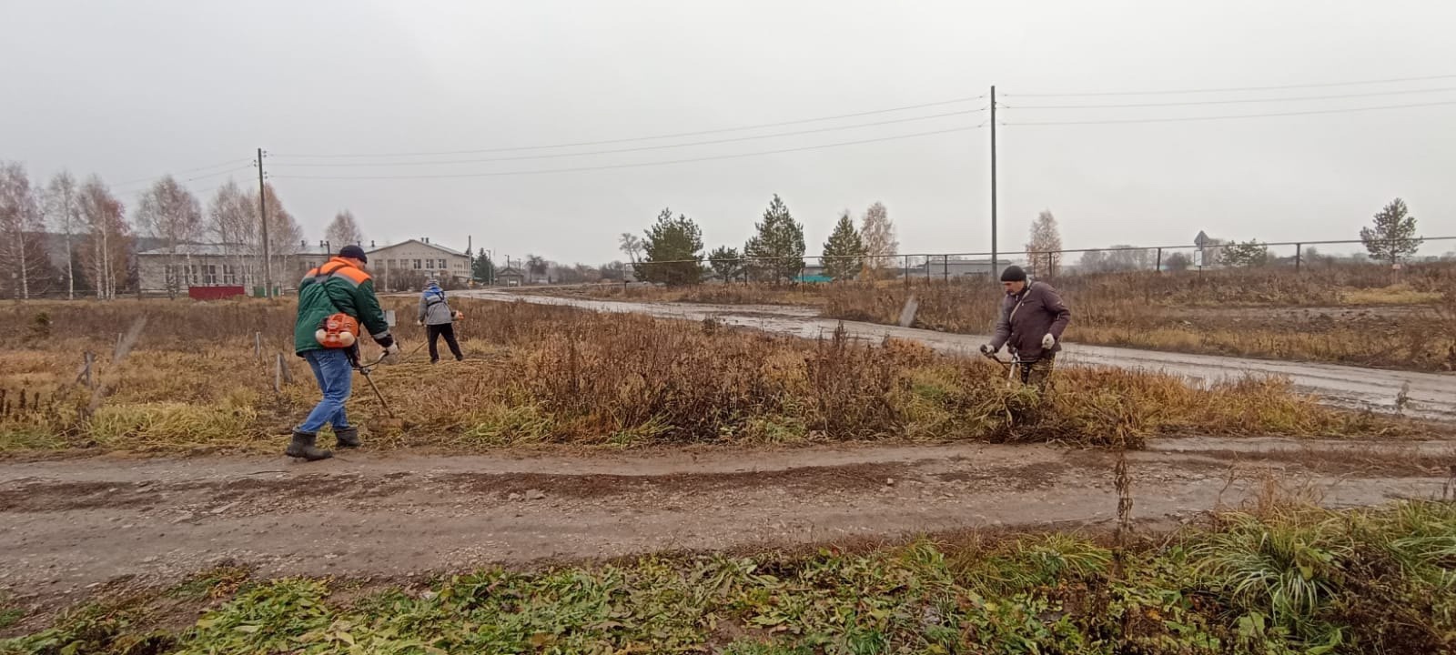 Жители с. Тат-Верх-Гоньба вышли на субботник.