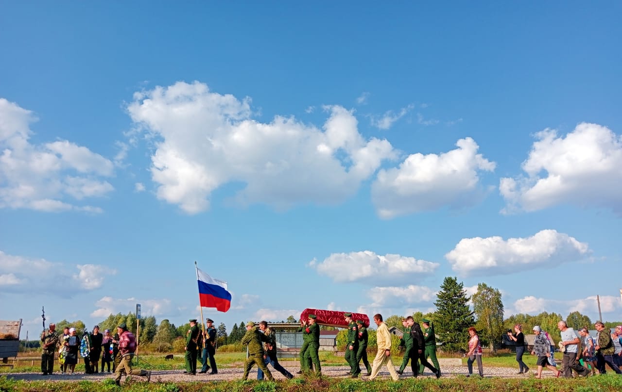 Траурный митинг прощания с Макаровым  Евгением Валентиновичем, погибшим в зоне проведения специальной военной операции,  прошел в деревне  Пукшинерь Ральниковского сельского поселения.