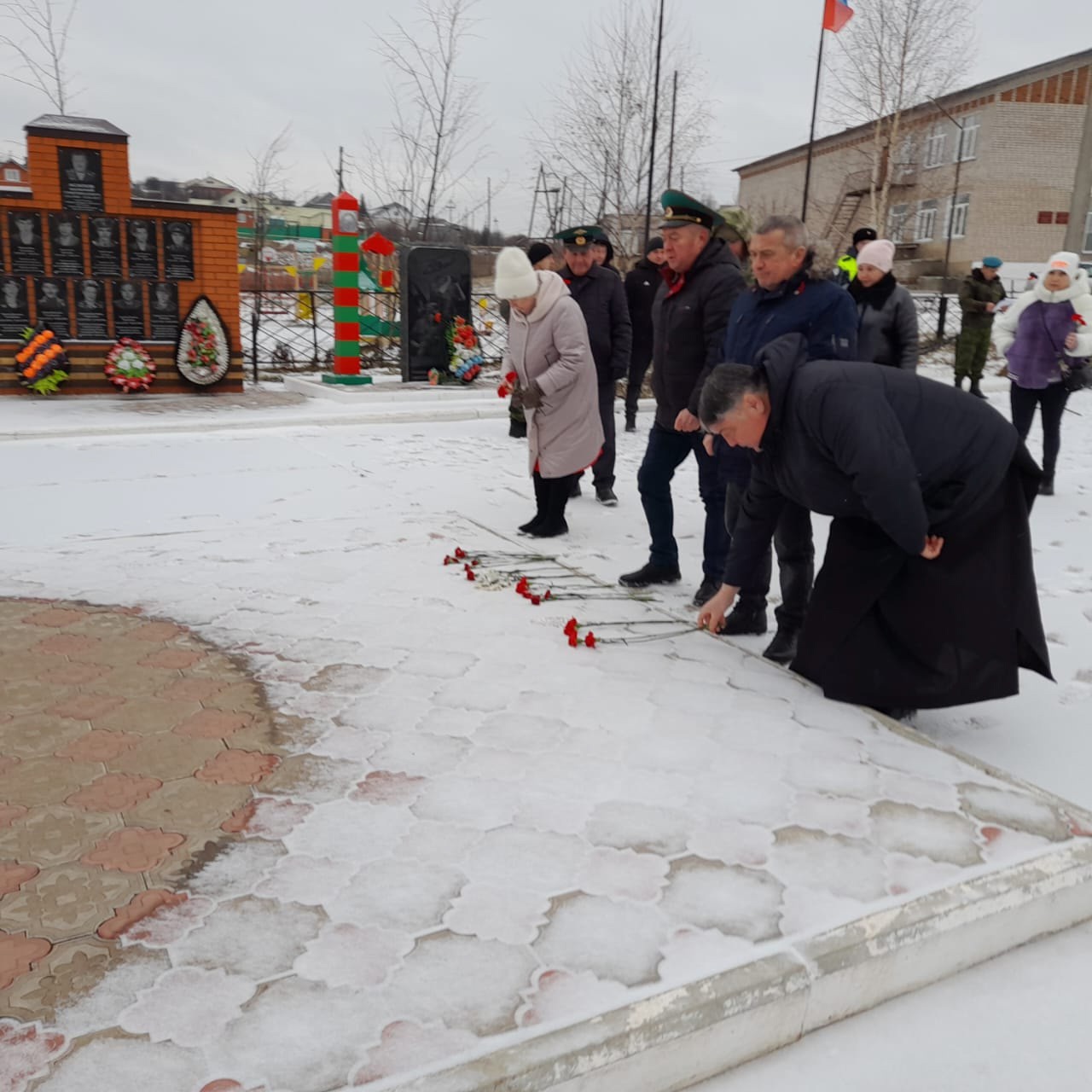 Малмыжане почтили Героев Отечества.