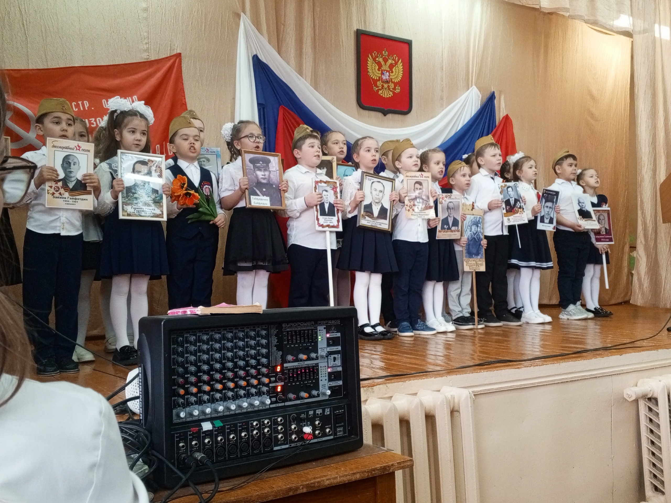 В Лицее г. Малмыжа состоялась &quot;Битва хоров&quot;, мероприятие было посвящено празднованию 80-летия победы в Великой Отечественной войне. Учащиеся с 1 по 5 классы исполняли военно-патриотические песни.