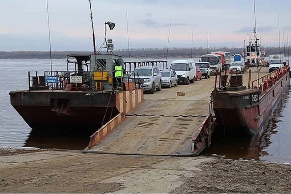 На время половодья через Вятку в районе села Гоньба организована  паромная переправа.