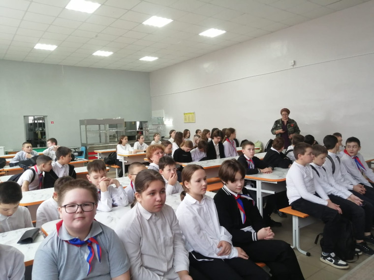 Сегодня состоялись две встречи команды проекта "Поисковая тропа" и учеников школы имени генерал-лейтенанта В.Г.Асапова с. Калинино. На мероприятиях присутствовали дети с 5 по 9 класс. Сегодня состоялись две встречи команды проекта "Поисковая тропа" и учеников школы имени генерал-лейтенанта В.Г.Асапова с. Калинино. На мероприятиях присутствовали дети с 5 по 9 класс.