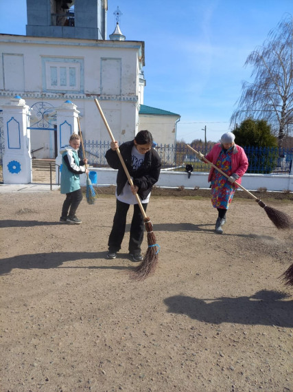 К Пасхе готовы!В Богоявленском Соборе г. Малмыжа прошел традиционный весенний субботник. К Пасхе готовы!В Богоявленском Соборе г. Малмыжа прошел традиционный весенний субботник.