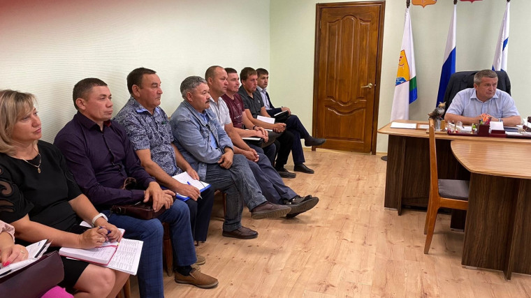 Глава Малмыжского района провел рабочее совещание с главами поселений. Глава Малмыжского района провел рабочее совещание с главами поселений.