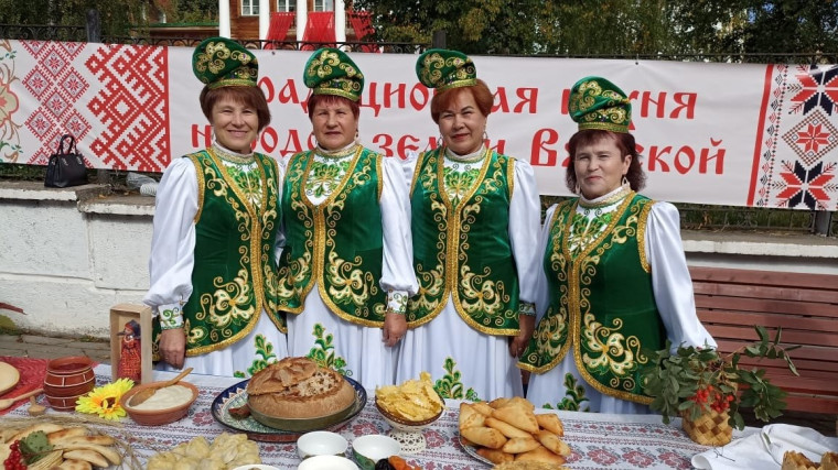 Делегация Малмыжского района приняла участие в региональном фестивале "Вятская кухня". Делегация Малмыжского района приняла участие в региональном фестивале "Вятская кухня".
