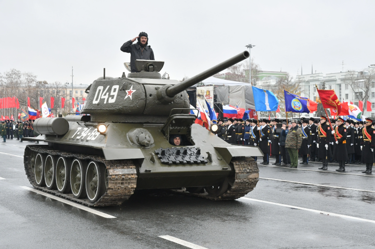 Кадеты из Кирова приняли участие в Параде Памяти, посвященном 82-ой годовщине Военного парада 7 ноября 1941 года. Кадеты из Кирова приняли участие в Параде Памяти, посвященном 82-ой годовщине Военного парада 7 ноября 1941 года.