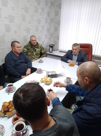 Глава Малмыжского района Эдуард Леонидович Симонов встретился с нашими ребятами военнослужащими СВО, прибывшими в краткосрочный отпуск. Глава Малмыжского района Эдуард Леонидович Симонов встретился с нашими ребятами военнослужащими СВО, прибывшими в краткосрочный отпуск.