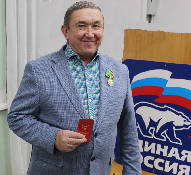 На конференции районного отделения партии «Единая Россия» 27 ноября медаль «За содействие СВО» вручили депутату Законодательного Собрания Кировской области. На конференции районного отделения партии «Единая Россия» 27 ноября медаль «За содействие СВО» вручили депутату Законодательного Собрания Кировской области.