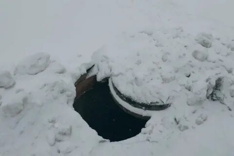 Убедительно просим Вас обозначить свои колодцы, которые находятся на дорогах общего пользования, вешками и колышками. Это необходимо для того, чтобы избежать случаи сдвигания крышек колодцев снегоуборочной техникой. Убедительно просим Вас обозначить свои колодцы, которые находятся на дорогах общего пользования, вешками и колышками. Это необходимо для того, чтобы избежать случаи сдвигания крышек колодцев снегоуборочной техникой.