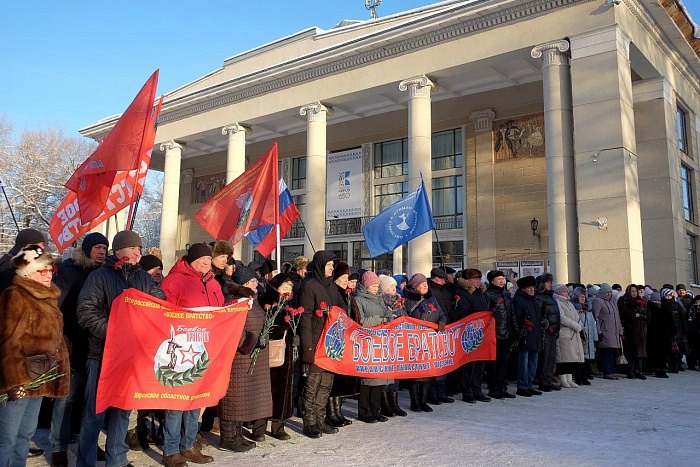 В Кирове почтили память погибших в локальных вооруженных конфликтах. В Кирове почтили память погибших в локальных вооруженных конфликтах.