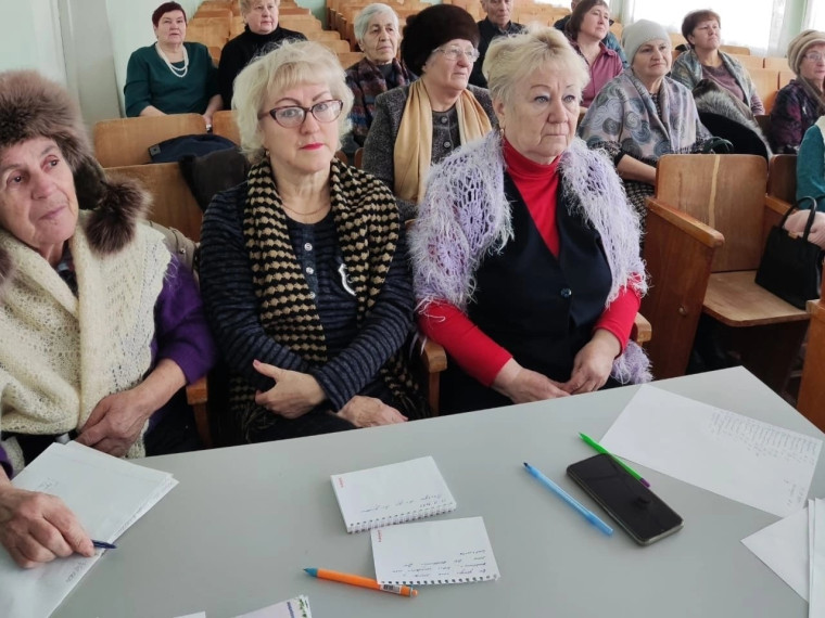 Последнее в этом году занятие Школы садоводов Олега Валенчука прошло в Малмыже. Последнее в этом году занятие Школы садоводов Олега Валенчука прошло в Малмыже.