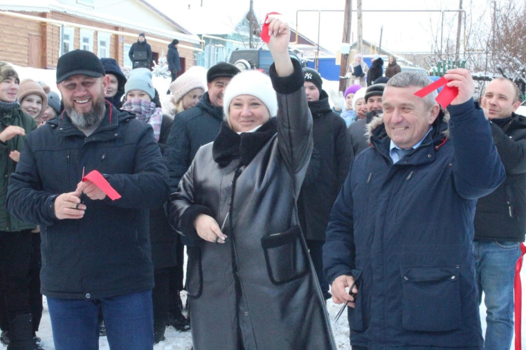 В Малмыже торжественно открыли движение по пешеходному мосту. В Малмыже торжественно открыли движение по пешеходному мосту.