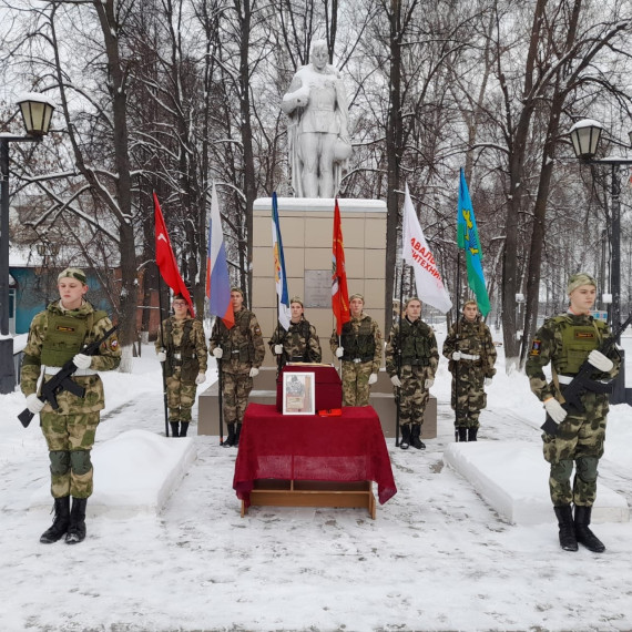 В г. Малмыже прошел траурный митинг и церемония перезахоронения останков участника Великой Отечественной войны, нашего земляка, погибшего в боях подо Ржевом – сержанта Пермякова Степана Ивановича. В г. Малмыже прошел траурный митинг и церемония перезахоронения останков участника Великой Отечественной войны, нашего земляка, погибшего в боях подо Ржевом – сержанта Пермякова Степана Ивановича.