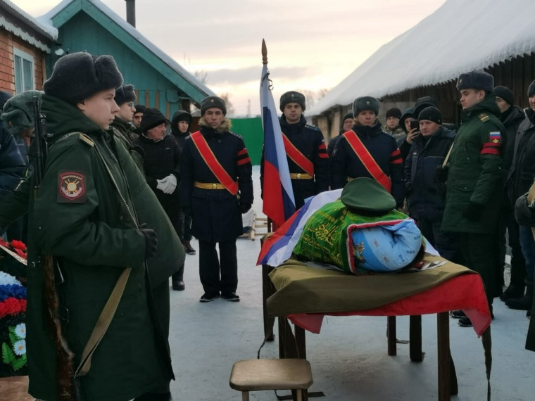Малмыжский район простился с участником СВО Шакирьяновым Рафаэлем Мунировичем. Малмыжский район простился с участником СВО Шакирьяновым Рафаэлем Мунировичем.