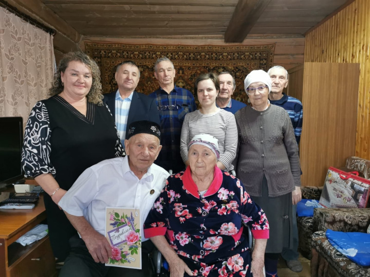 Сегодня свой 90-летний юбилей празднует заслуженный учитель РФ, Почётный гражданин Малмыжского района Мунир Аглеевич Аглеев. Сегодня свой 90-летний юбилей празднует заслуженный учитель РФ, Почётный гражданин Малмыжского района Мунир Аглеевич Аглеев.