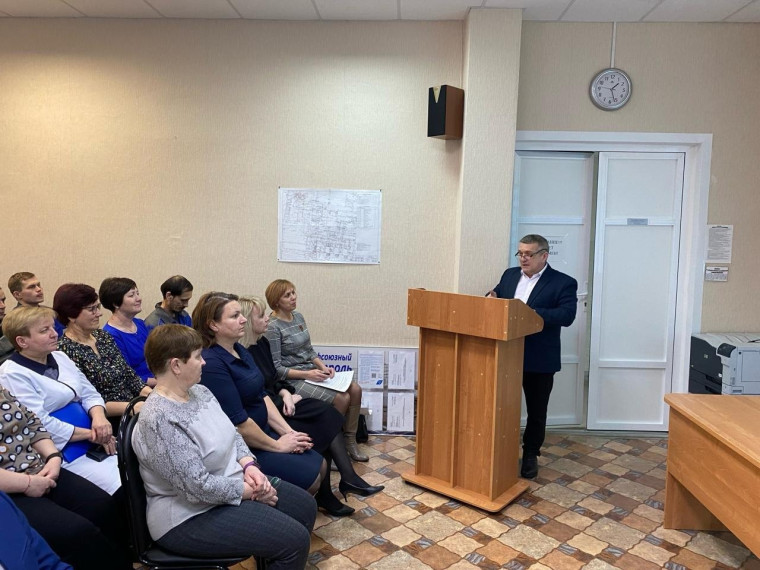 Глава Малмыжского района встретился с коллективом Вятского ЛПУ МГ. Глава Малмыжского района встретился с коллективом Вятского ЛПУ МГ.