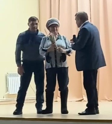 Вчера вечером Эдуард Леонидович посетил Плотбищенское сельское поселение и вместе с творческими коллективами Рожкинского сельского Дома культуры выступил на сцене обновлённого в рамках национального проекта "Культура" Плотбищенского Дома культуры. Вчера вечером Эдуард Леонидович посетил Плотбищенское сельское поселение и вместе с творческими коллективами Рожкинского сельского Дома культуры выступил на сцене обновлённого в рамках национального проекта "Культура" Плотбищенского Дома культуры.