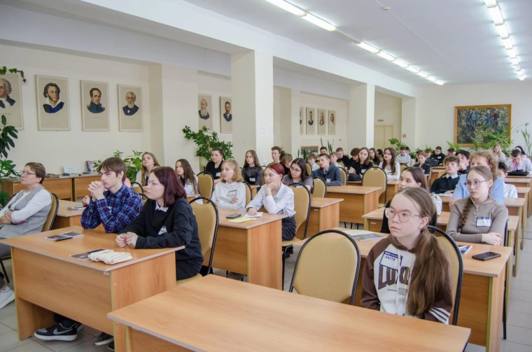 13 апреля команда министерства молодежной политики Кировской области побывала в Малмыжском районе на межмуниципальном форуме. 13 апреля команда министерства молодежной политики Кировской области побывала в Малмыжском районе на межмуниципальном форуме.